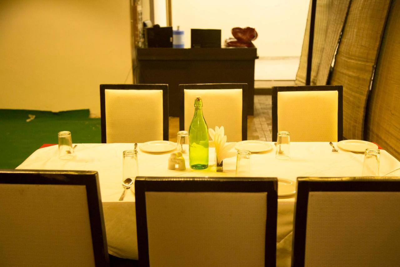 Hotel The Mewar Dabok Esterno foto