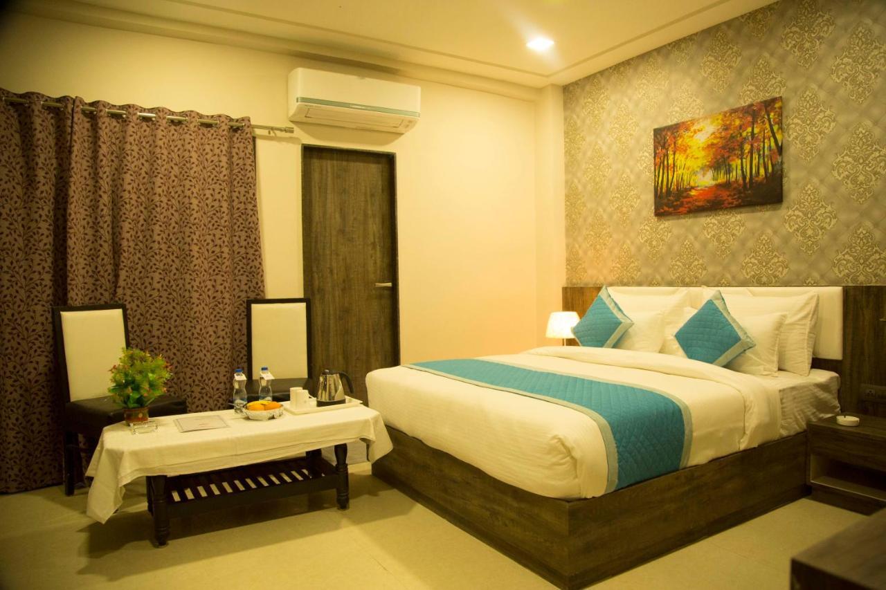 Hotel The Mewar Dabok Esterno foto