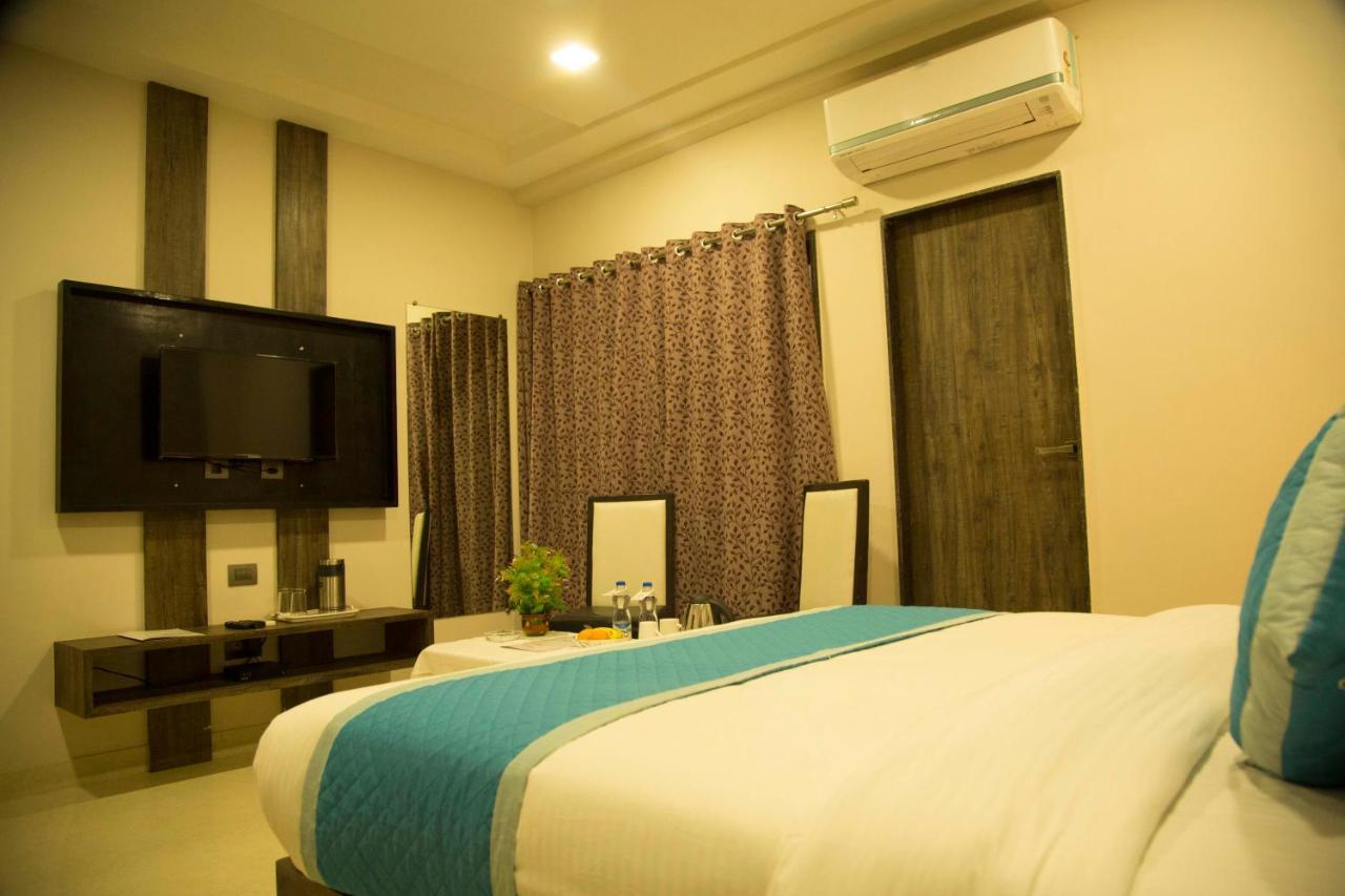 Hotel The Mewar Dabok Esterno foto