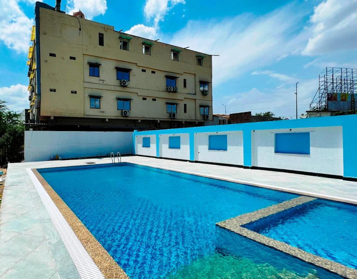 Hotel The Mewar Dabok Esterno foto