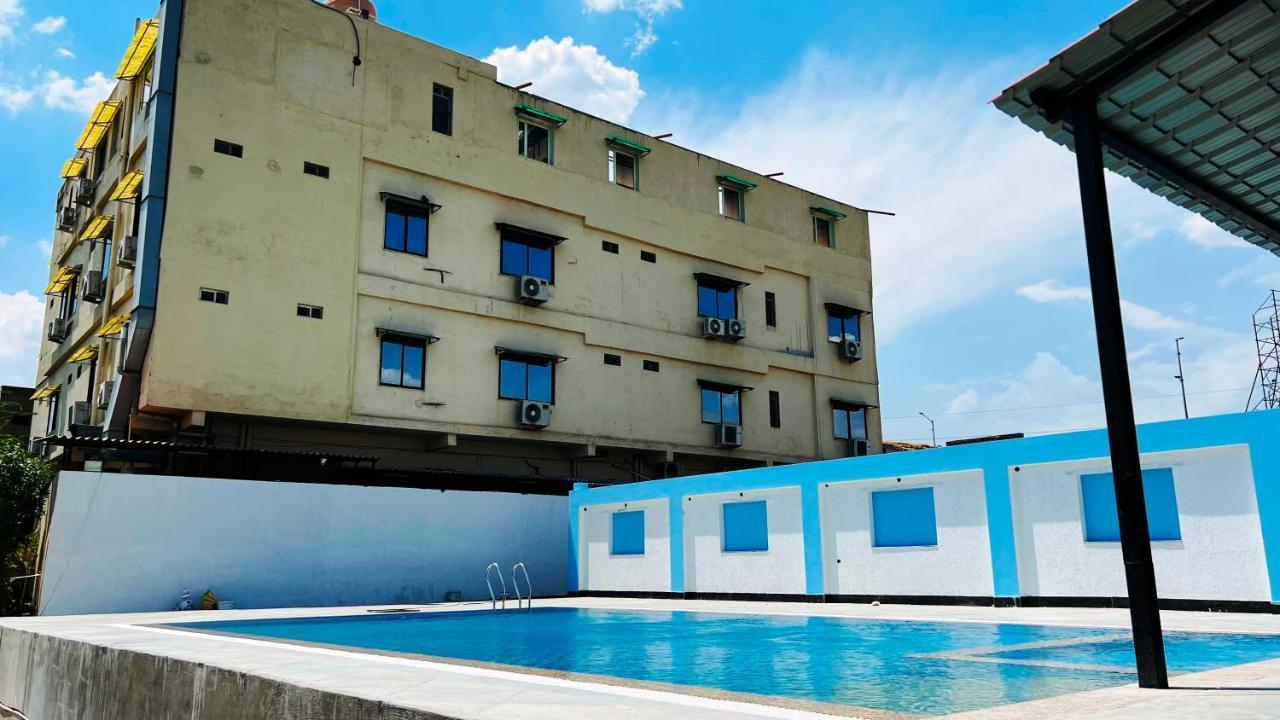Hotel The Mewar Dabok Esterno foto
