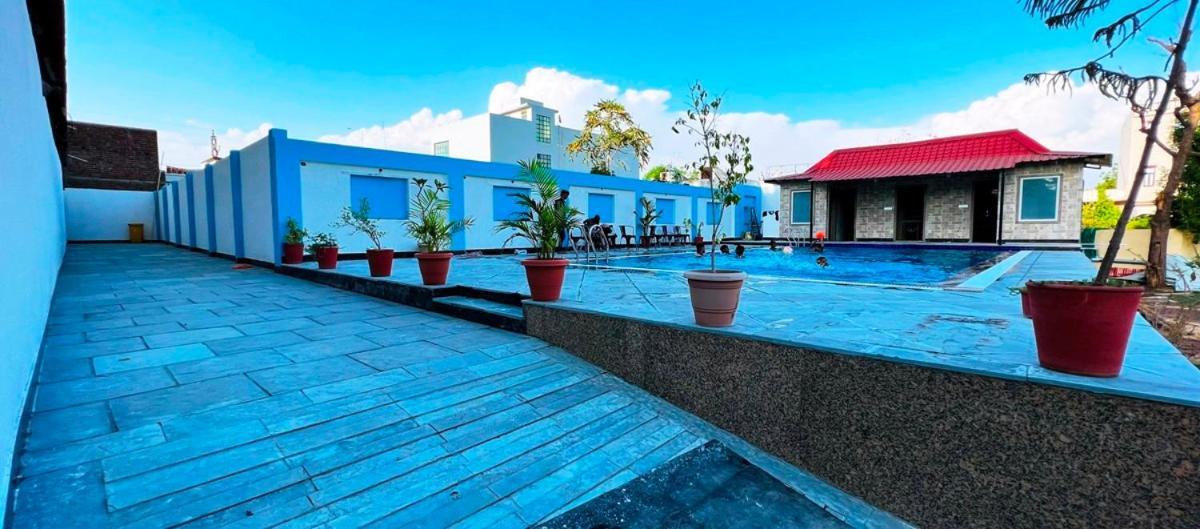 Hotel The Mewar Dabok Esterno foto