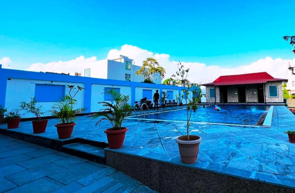Hotel The Mewar Dabok Esterno foto