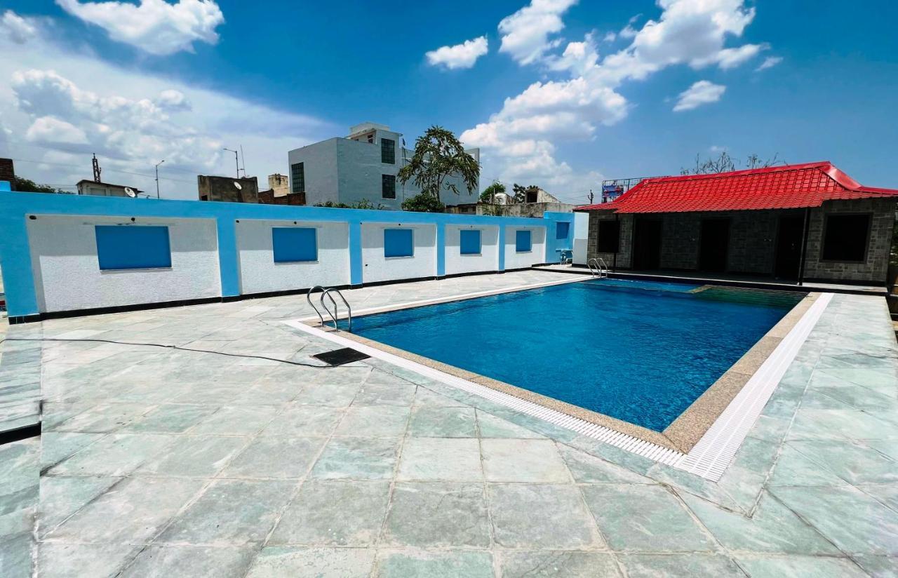 Hotel The Mewar Dabok Esterno foto