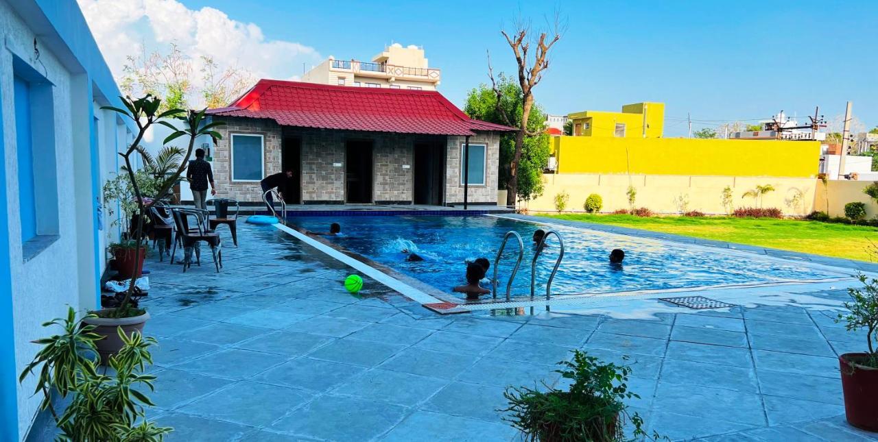 Hotel The Mewar Dabok Esterno foto